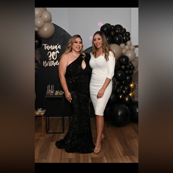 White Guess Sweater dress with sleeves - Picture 4 of 5